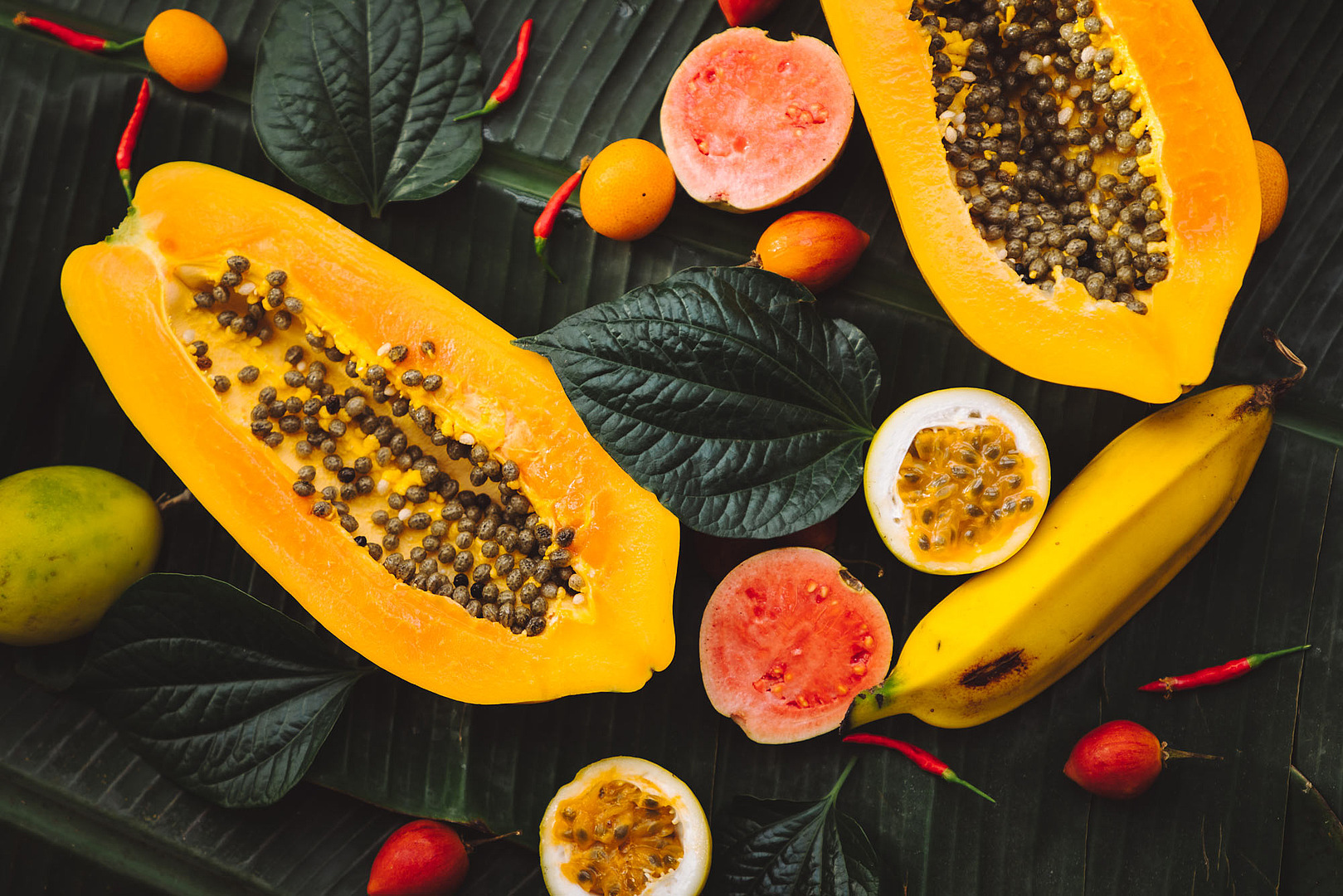 local exotics haco enjoy papaya banane blätter